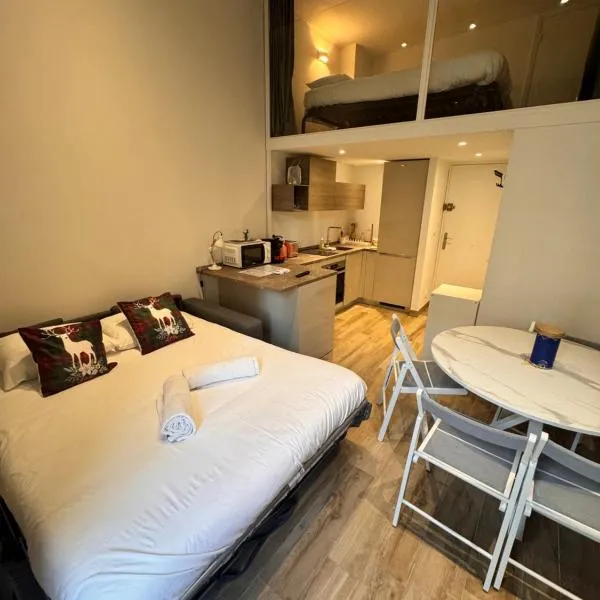 Central Studio with Mezzanine 3 minutes to Sea, hotel in Nice