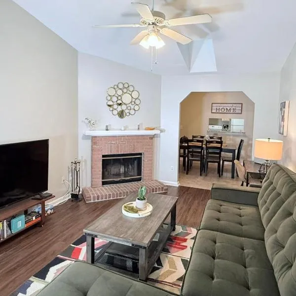 Pristine Elegance meets Chic Charm!, hotel in Tallahassee