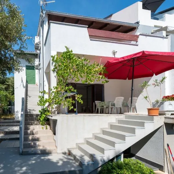Apartments with parking space Mandre, Pag - 9420، فندق في كولان