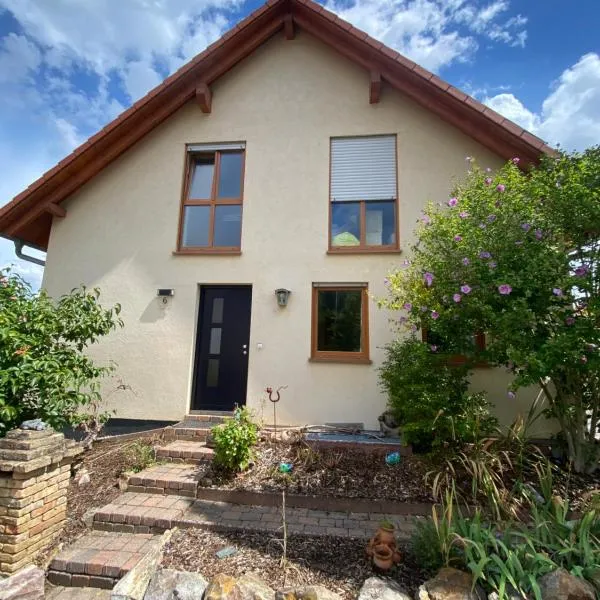 Ferienhaus am Waldrand Village Holiday home, hotel in Bobenheim am Berg