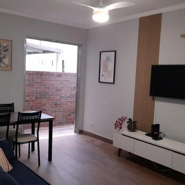 Apartamento Frente Praia Embaré - Varanda Aconchegante - Pet Friendly, hotel in Santos