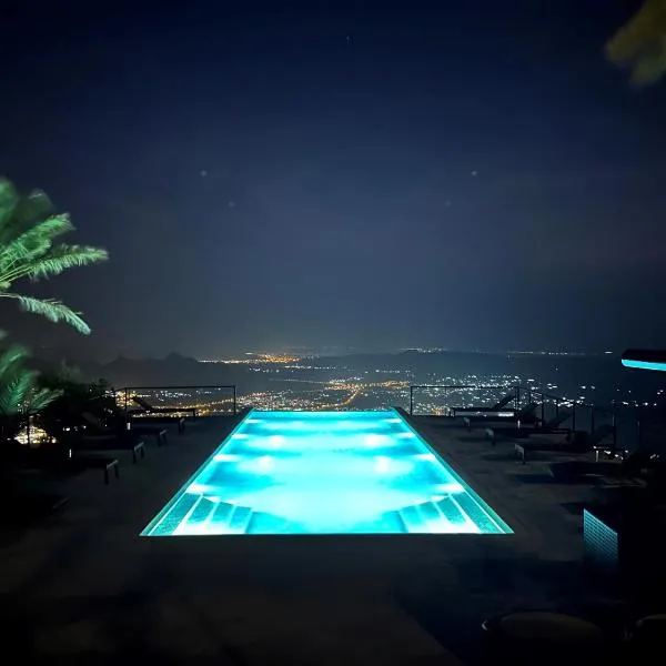 The View, hotel a Al Ḩamrāʼ