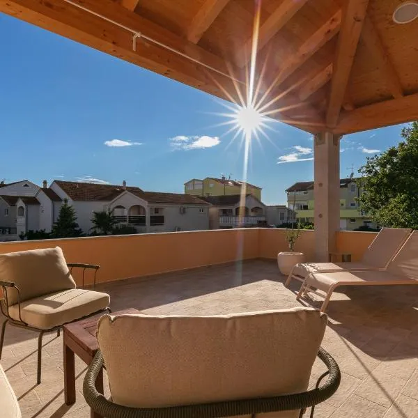 D2Olive House, hotell i Biograd na Moru