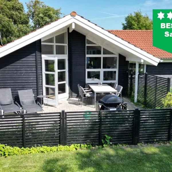 Moderne sommerhus, 8 senge, 250 mtr til sandstrand, hotel in Slagelse