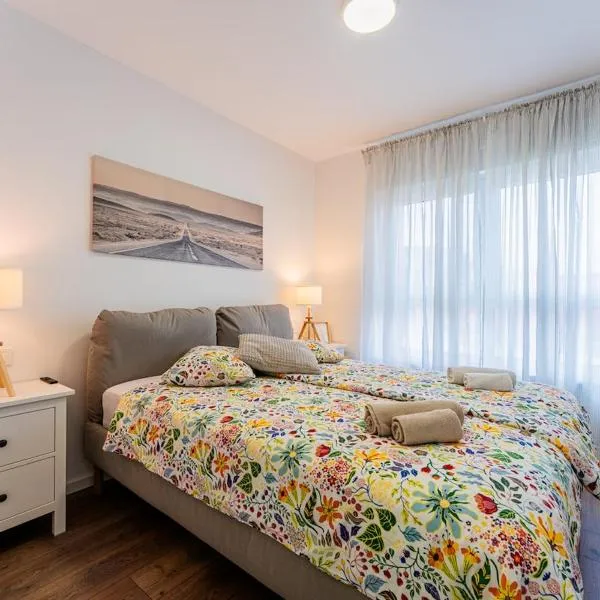 Flex SelfCheckIns 99 - 2 Bedrooms - Parking - Loggia, hotel v mestu Velika Mlaka