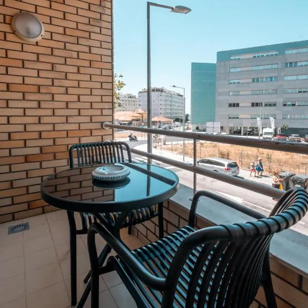 OceanSide - EcoHost - Apartamento para 4 pessoas a 300m da praia e do Metro do Porto, Hotel in Matosinhos
