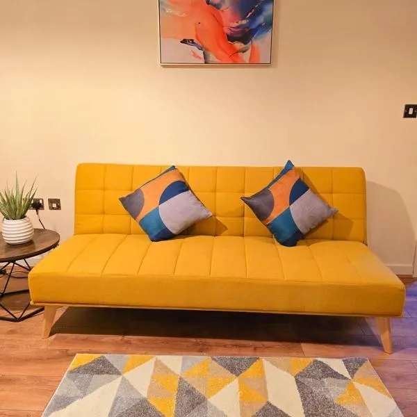 Bright 4-Bed Swansea Getaway with Parking, hotel di Swansea
