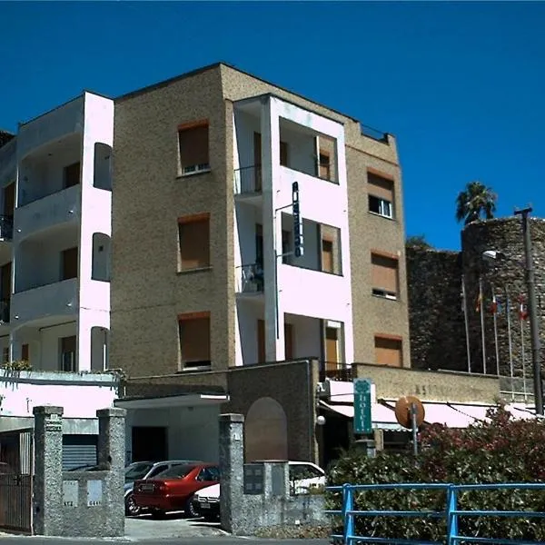 Hotel Gino, מלון בנולי