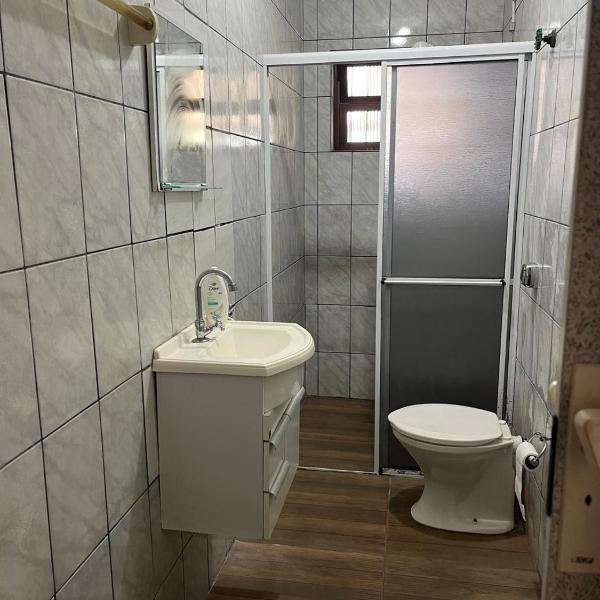Casa com piscina de 7m x 3,5m com garagem, quintal e jardim em Mongaguá - Foto 3