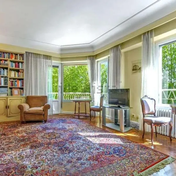 Spacious Independent bright and with views, hotel v destinaci San Sebastián