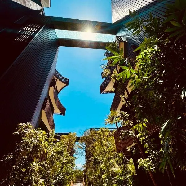Jungle Guardian - Rooftop Pool & Beach Club in Zona Hotelera Tulum, hotel in Tulum