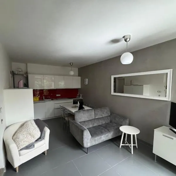Prague Cozy Hideaway, hotelli kohteessa Lysolaje