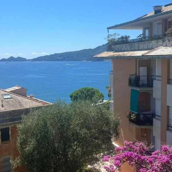 WELCOME RIVIERA Nautilus 11- vista mare-posto macchina individuale-ONLY ONE CAR-piscina condominiale-attrezzatissimo, hotel in Rapallo