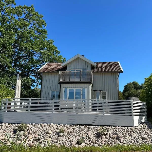 Stuga nära sjö och skog, hotel in Bengtsfors