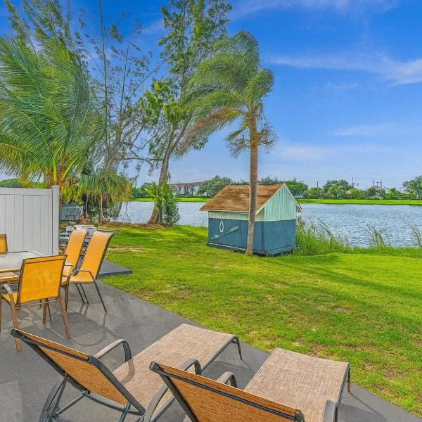 2br Lakeside Getaway - Peaceful Waterfront Stay, hotel in Davie