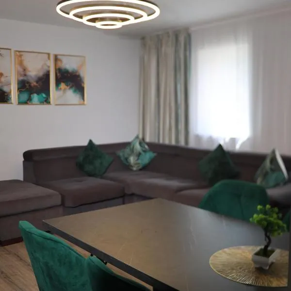 Karlsburg Apartament، فندق في ألبا يوليا