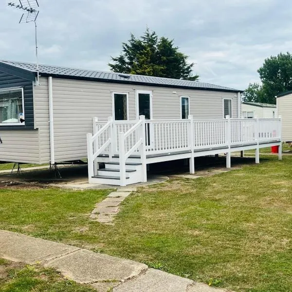 Serenity Holiday Home, hotel in Saint Osyth