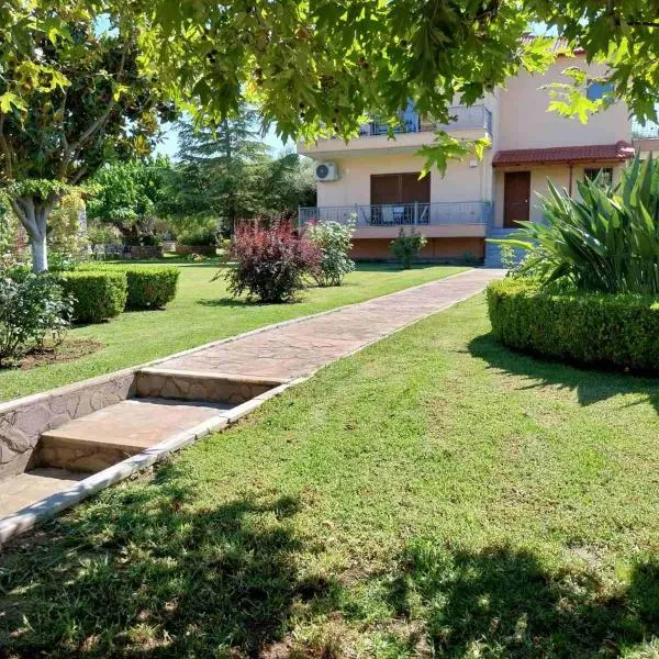 Georgias paradise villa and Garden, hotel in Kamárai