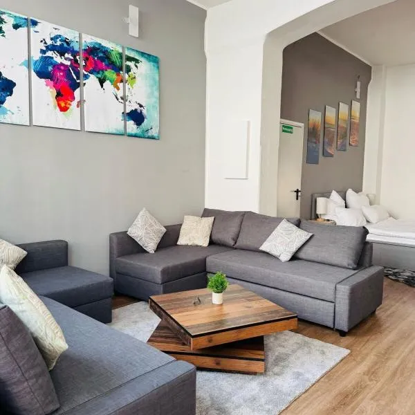 Big, comfortable, 11min Central Station, 14 people, khách sạn ở Köln