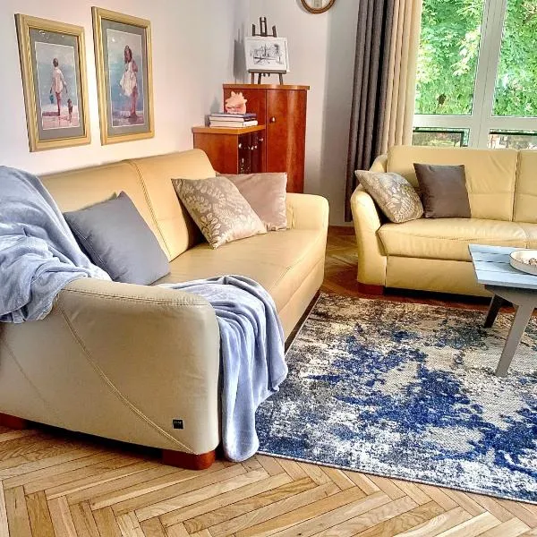 Wielki Błękit Apartament z salonem i dwiema sypialniami, hotel u gradu Gižicko