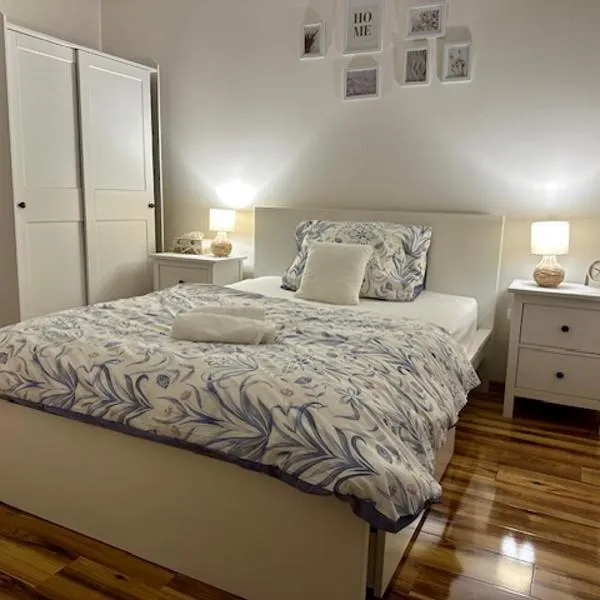 Harmony Suite Apartment, hotel in Pápa
