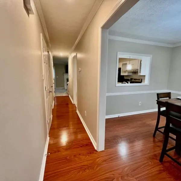 Ecstatic Town Home In Stone Mountain, hotel in Stone Mountain