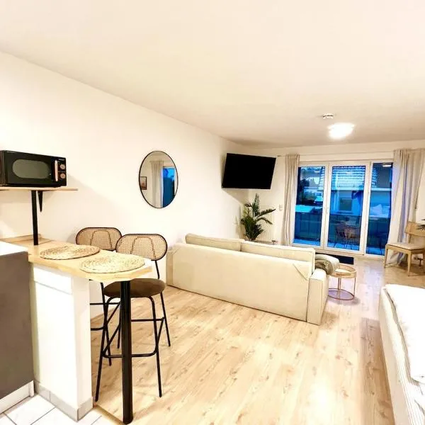 Stylish & central with balcony، فندق في فريدريشدورف