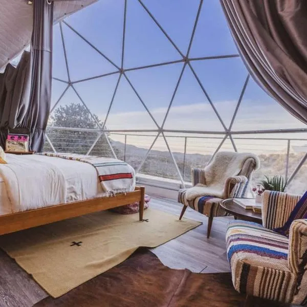 Zia Geo Dome At El Mistico Ranch, Glamping, hotel in Nogal