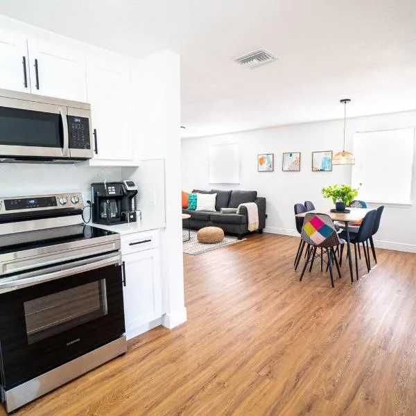 Casita-stylish Garden Home 5 Min To Bayshore Water, hotel in Tampa
