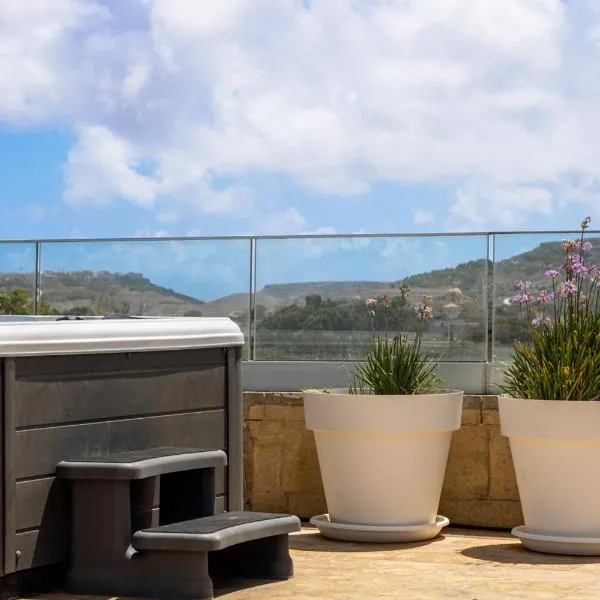 Jacuzzi Penthouse and Pet-Friendly, hotel in Għarb