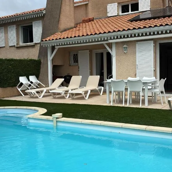 Villa La Hume proche port plage commodités Bassin d'Arcachon avec piscine chauffée, hotel di Gujan-Mestras