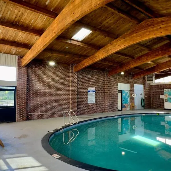 Riverview Inn & Suites, hotel in Somerset