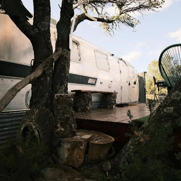 Silver Bullet Airstream, El Mistico Glamping Ranch, hotel in Nogal
