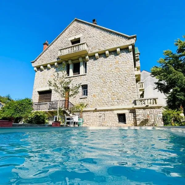 La Maison au toit vert: Espalion şehrinde bir otel