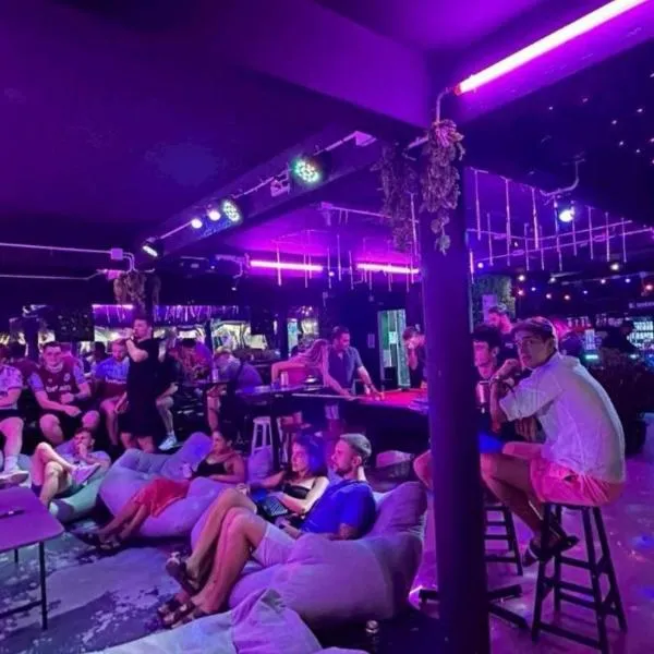 DISCO ZOO Bar & Hostel, hotel em Haad Rin