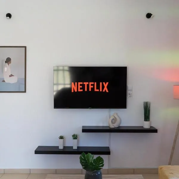 Nueve Village There's no place like home, hotel u gradu 'Vartholomio'