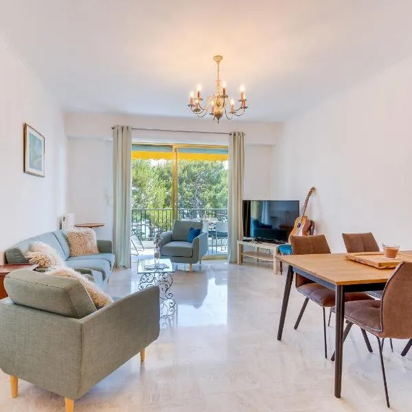 LE BOIS JOLI AP4477 By Riviera Holiday Homes, hotel Cap d'Ailban