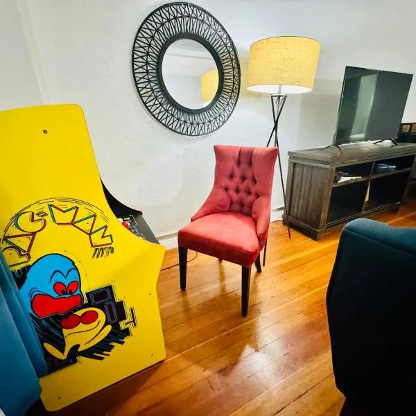 Walk to Conv Center Free Parking 4 Beds, Hotel in San Diego