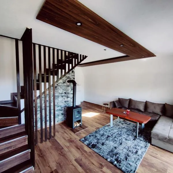 Villa Horizon - Stunning Mountain Views, Kuqishte, hotel in Boge