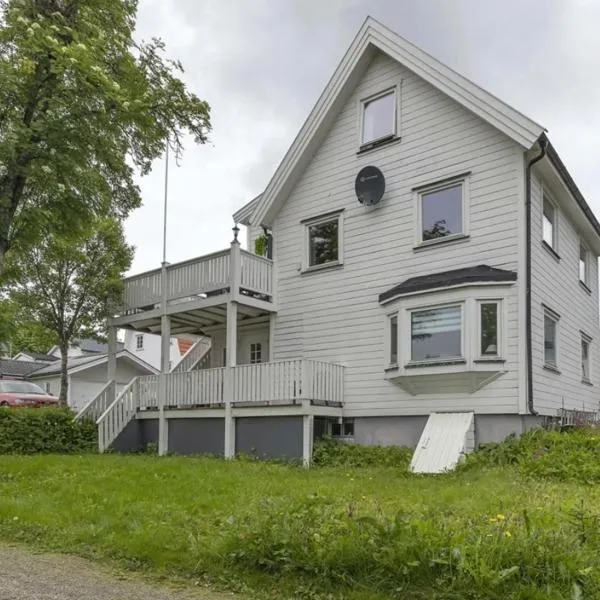 Big 2 Floors apartment, Perfect location and View, ξενοδοχείο στο Τρόμσο