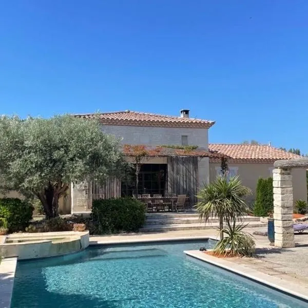 Chambre au Mas des Fontaines, hôtel à Jonquières-et-Saint-Vincent