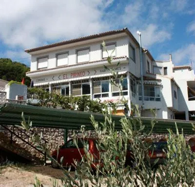 Pensión El Pirineo, hotel v destinaci Confrides