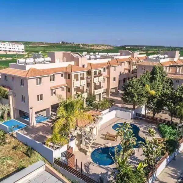 Majestic Gardens 10 minutes from Larnaka Airport, מלון בלרנקה