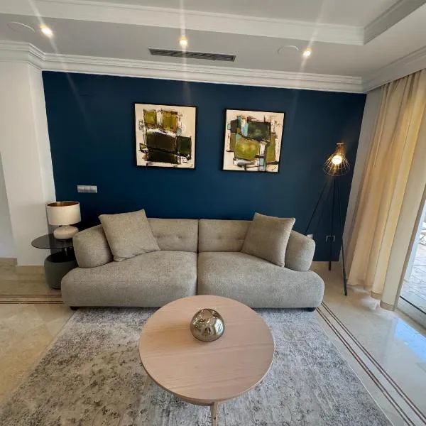 Luxury 2 bedroom apartment, close to the sea and the golf course, Aloha Hills Club Property, hotel v destinaci Marbella