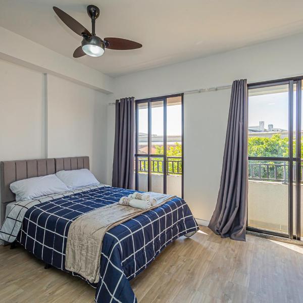 Loft com smart lock e varanda no Bresser