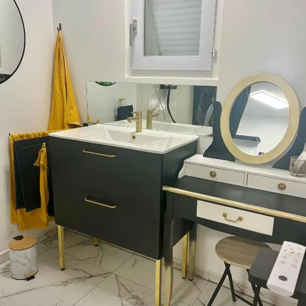 Studio 40, hotel em Saint-Froult