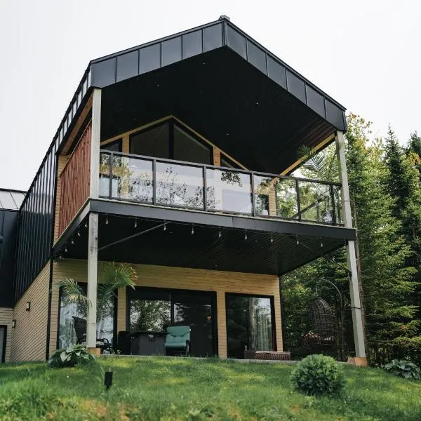 Unic lofts - Ligali - Massif Charlevoix, Mont-St-Anne, hôtel à Saint-Joachim