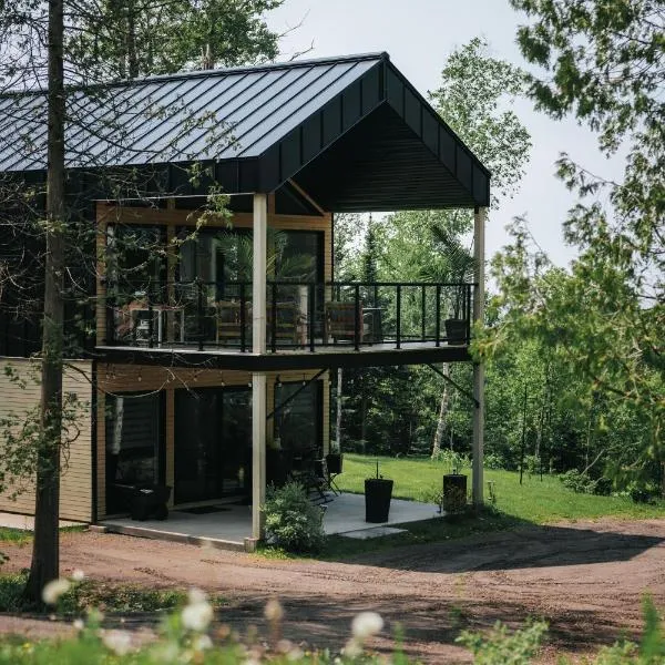 Unic loft Sapa - Massif Charlevoix, Mont-St-Anne, hôtel à Saint-Joachim