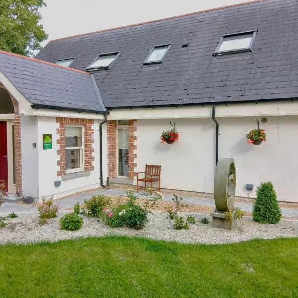 Delphi Lodge, hotel in Donaghmore
