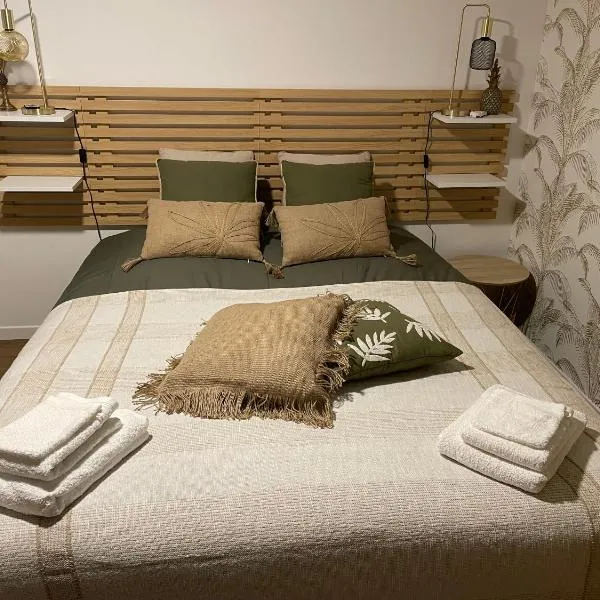 House in forest proche GR and circuit, hotel in Saint-Mars-la-Brière